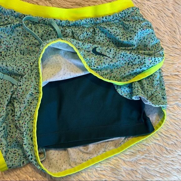 Nike running shorts with spandex - Picture 5 of 6